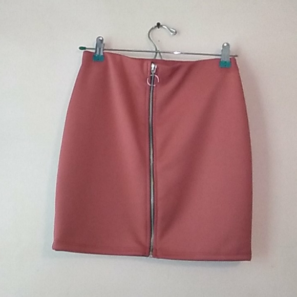 Pink salmon colored skirt - Picture 3 of 3